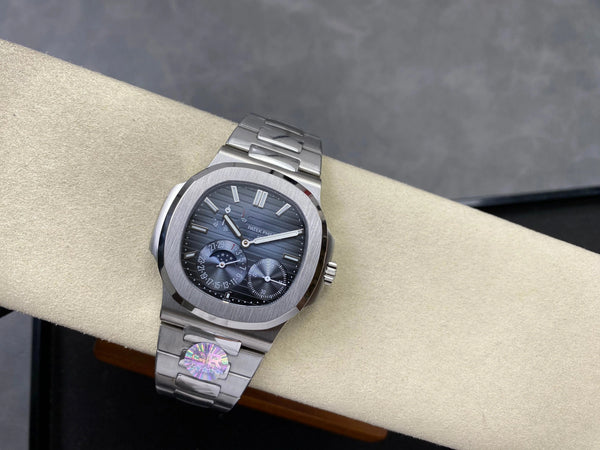 Montre Patek Philippe Nautilus Phase de Lune Acier Inoxydable 40mm Cadran Bleu