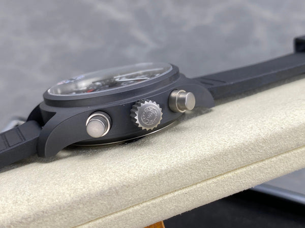 IWC Chronographe d'Aviateur 42 Cadran Noir Boîtier Noir Bracelet Caoutchouc