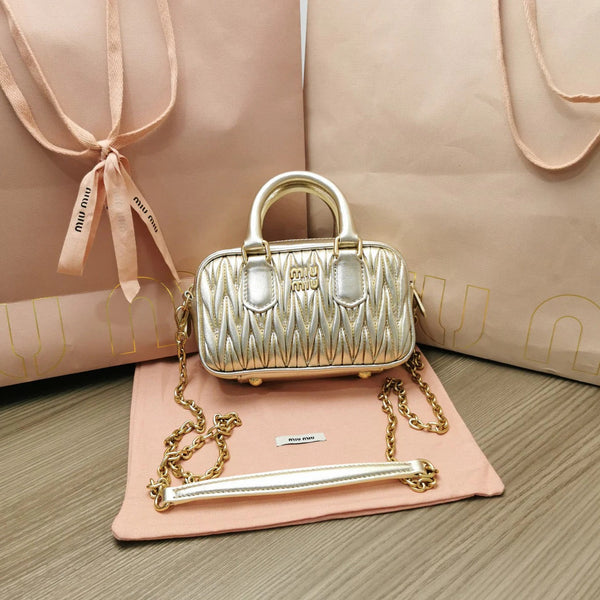 BORSA TOO PRETTY 17 IN PELLE DORATA
