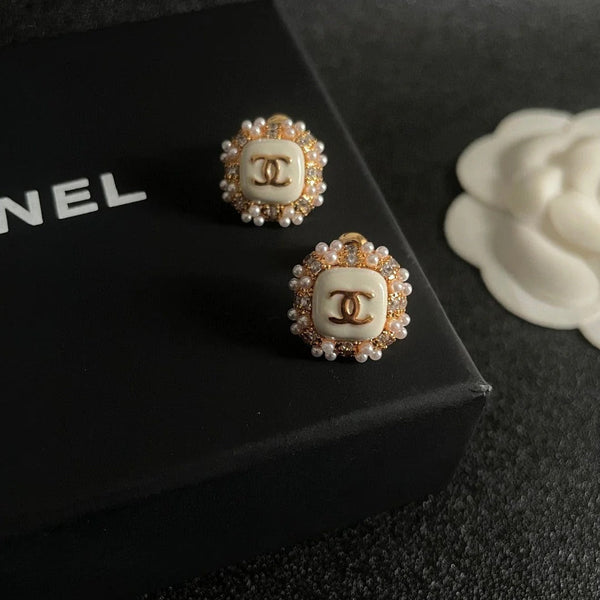 STUD EARRINGS SQUARE DOUBLE C IN GOLD METAL WHITE PEARL WHITE ENAMEL