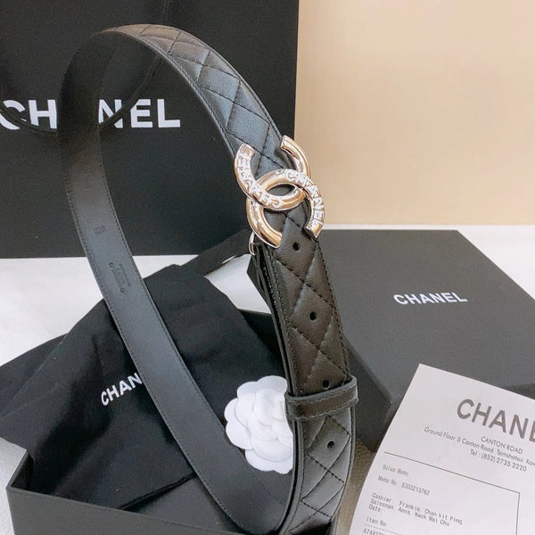 CINTURA DOUBLE C 30MM IN PELLE DI AGNELLO TRAPUNTATA NERA CON FIBBIA IN RESINA ARGENTATA E LOGO IN RILIEVO