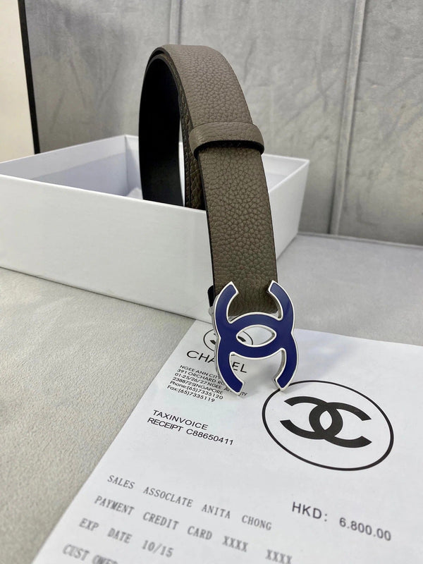 CC 30MM BELT IN MOCHA BROWN GRAINED CALFSKIN WITH NAVY BLUE LOGO