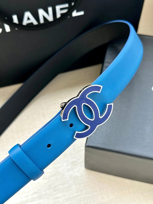 CINTURA CC 30MM IN PELLE DI VITELLO LISCIA BLU COBALTO CON FERRAMENTA IN METALLO