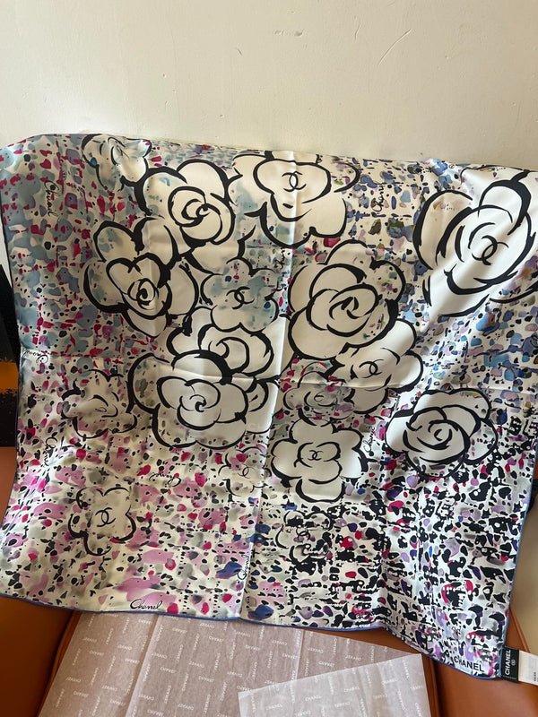 CHANEL 25S SCARF 90 IN SILK TWILL 700816