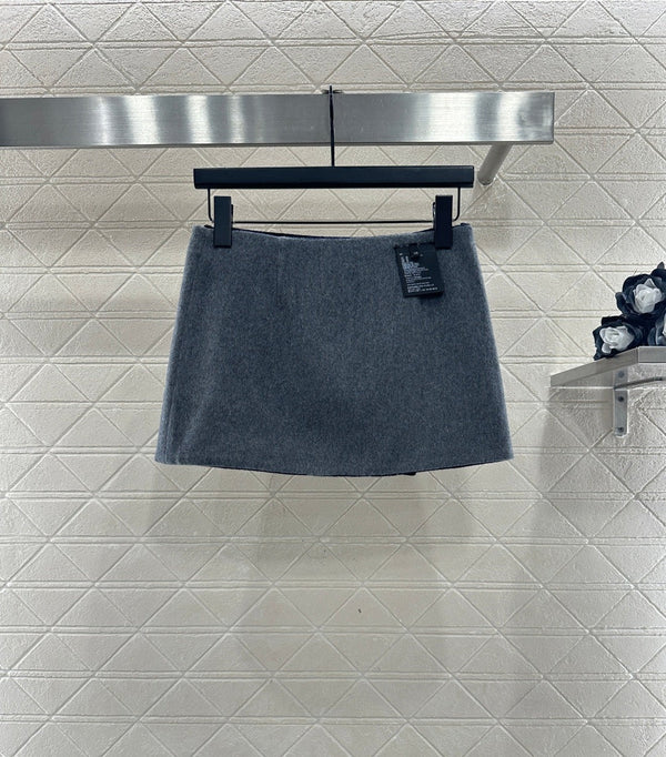 JUPE MIUMIU MODÈLE 825