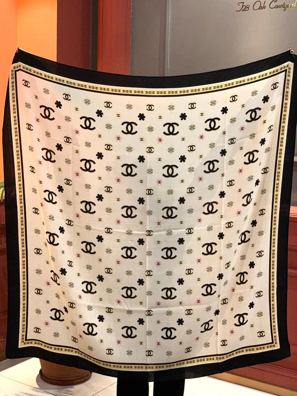 CHANEL 25S FOULARDS 140 CM EN CACHEMIRE ET SOIE 943339
