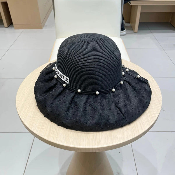 WIDE BRIM HAT IN BLACK STRAW 673034