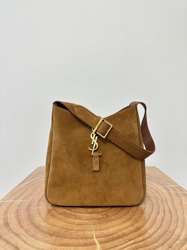 LE 5 À 7 SOUPLE PETIT 22 EN DAIM MARRON CARAMEL
