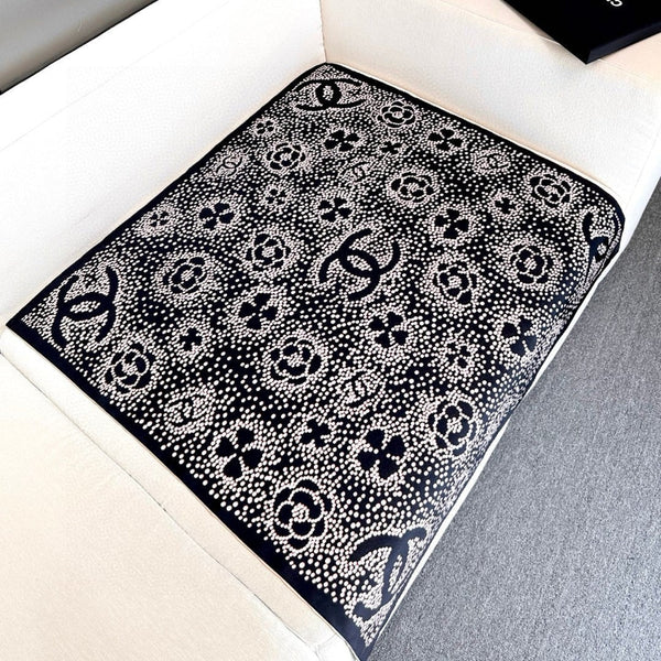 CHANEL 25S SCARF 90 IN SILK 724785