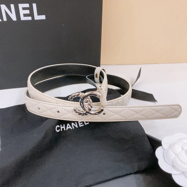 CINTURA DOPPIA C 20MM IN PELLE DI VITELLO BIANCA CON CUCITURE TRAPUNTATE FIBBIA A SPIRALE ARGENTO