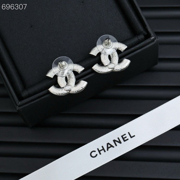 STUD EARRINGS IN SILVER METAL PEARLY WHITE AND CRYSTAL