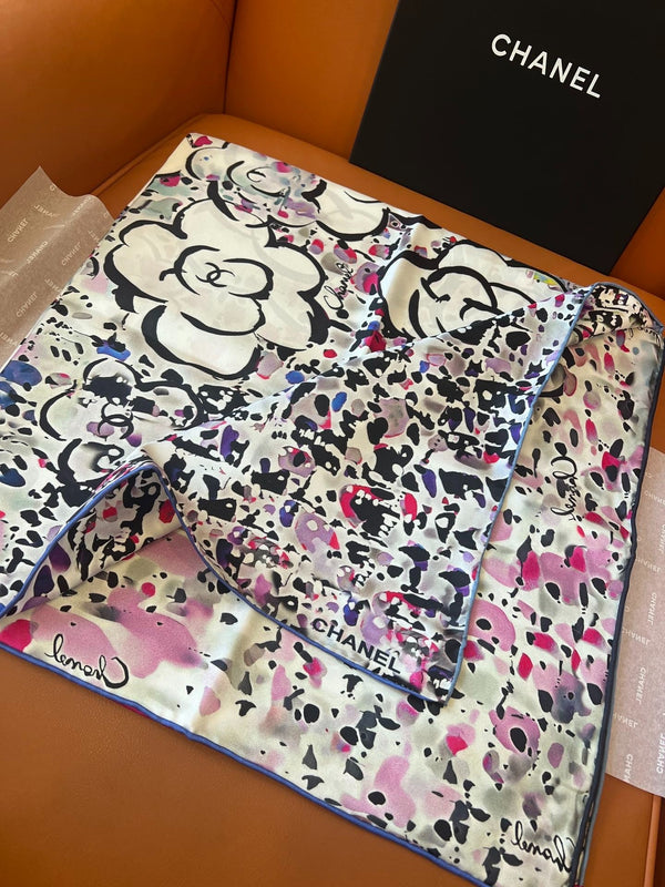 CHANEL 25S SCARF 90 IN SILK TWILL 700816