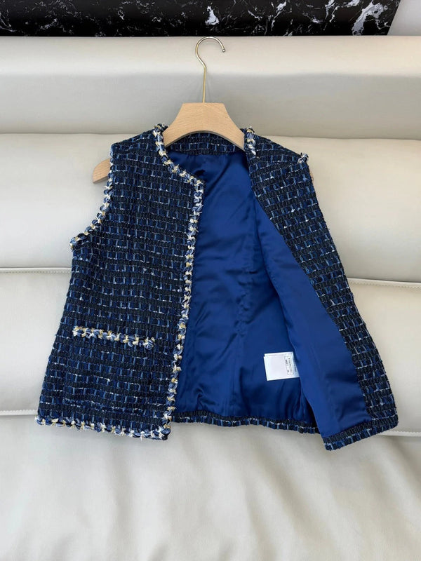 CHANEL Gilet sans manches en tweed 25S 491