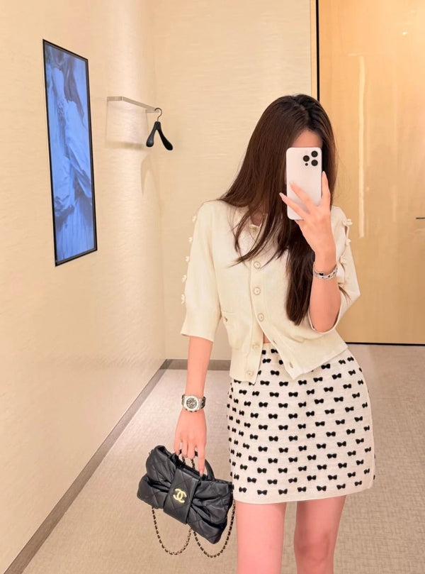 CHANEL CARDIGAN EN TRICOT RAS-DE-COU MANCHES COURTES 25S 317