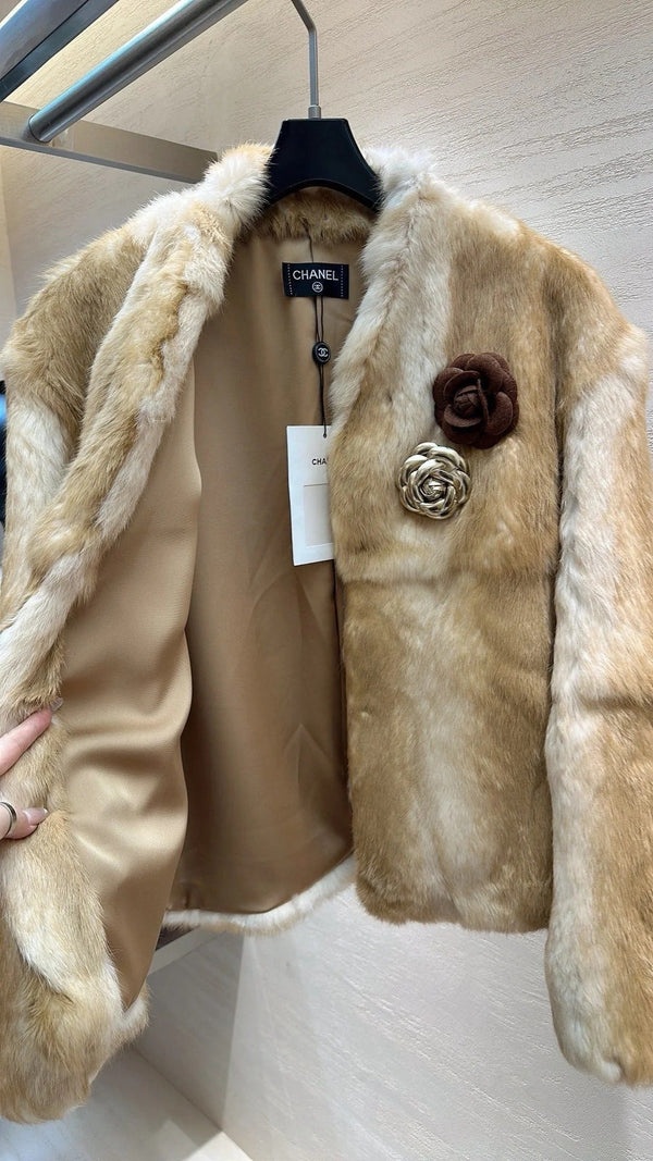 MANTEAU DE FOURRURE DE LAPIN DES NEIGES CHANEL 25S 498