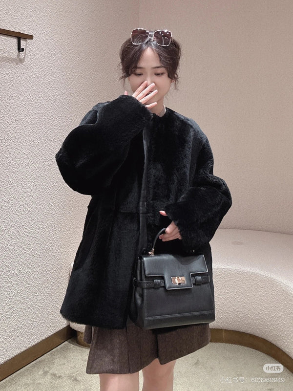 MANTEAU EN PEAU DE MOUTON MAX MARA 25S 004
