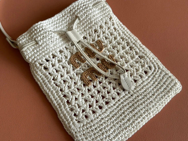 WANDER BUCKET BAG 23 WHITE IN RAFFIA WITH LEATHER TRIM