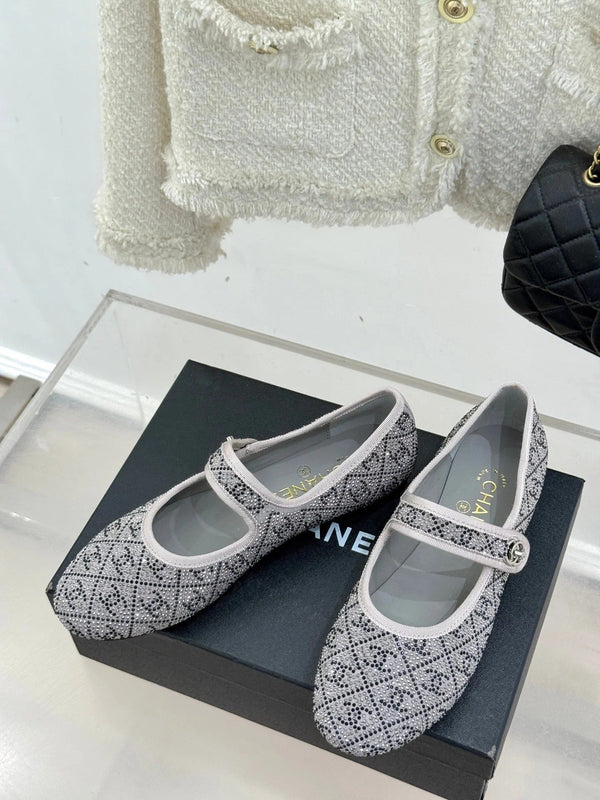 CC Flat Mary Jane 25ss in grigio decorato con strass