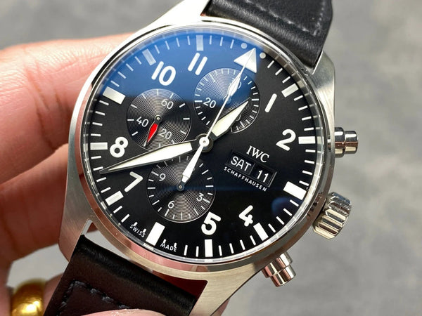 IWC Montre d'Aviateur 43mm Cadran Noir Boîtier Acier Bracelet Cuir de Veau