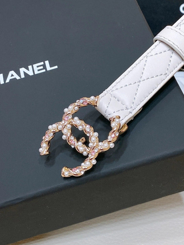 CC BELT 20MM IN WHITE EMBROIDERED CALFSKIN GOLD HARDWARE ATTACH PEARL