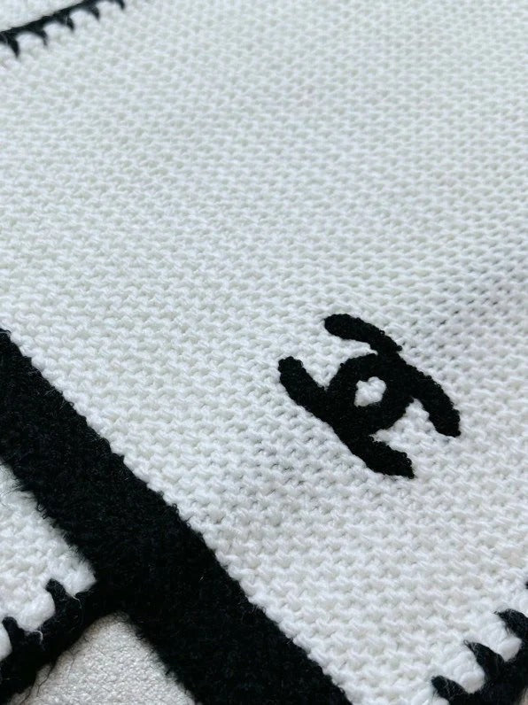 CHANEL 25S SCARF 200 IN CASHMERE 740364