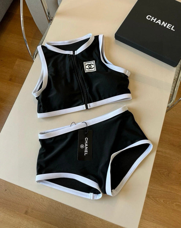 Completo costume da bagno bikini CC con finiture nere e bianche 596500