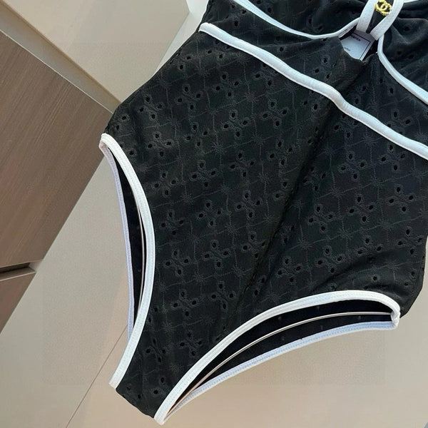 Completo costume da bagno bikini CC con finiture nere e bianche 594785