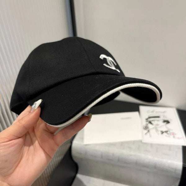 BASEBALL HAT IN BLACK WITH BLACK TRIM 673995