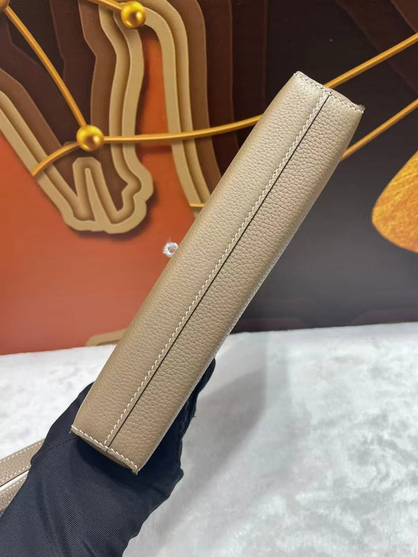 KELLY POCHETTE BAG 25 IN BROWN EPSOM LEATHER WITH PALLADIUM HARDWARE