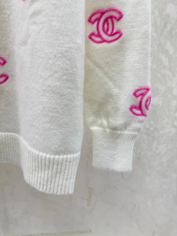 PULL RAS DU COU MANCHES LONGUES CHANEL 25S 526
