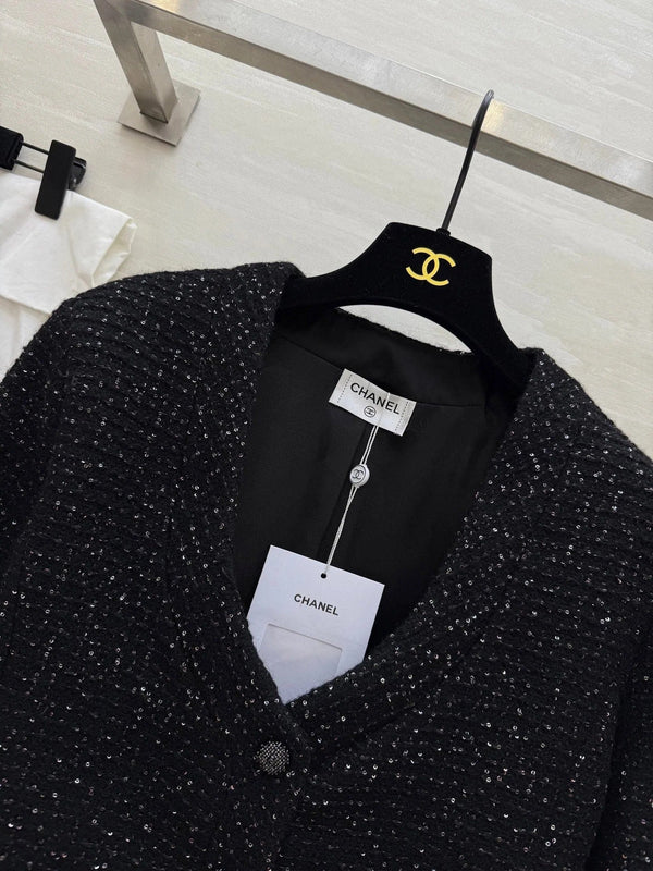 BLOUSON EN TWEED ORNÉ DE PAILLETTES CHANEL 25S 476