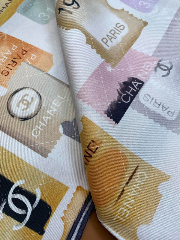 CHANEL 25S SCARF 90 IN SILK 703700