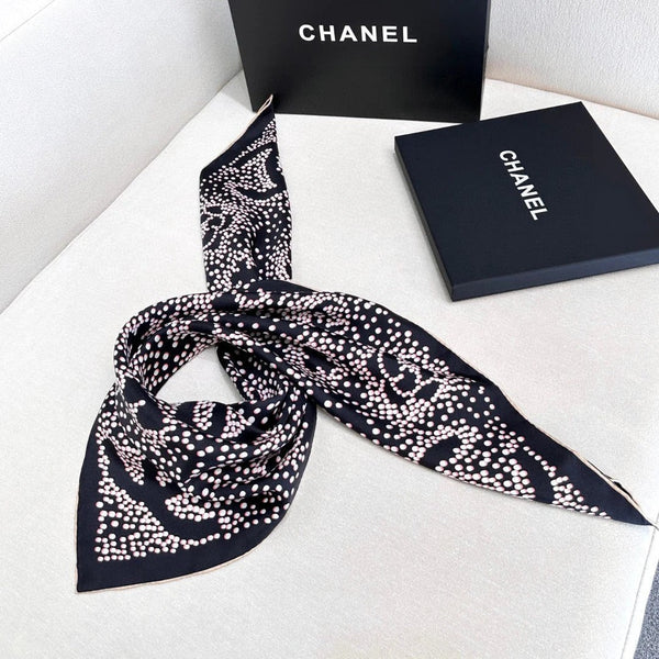 CHANEL 25S SCARF 90 IN SILK 724785