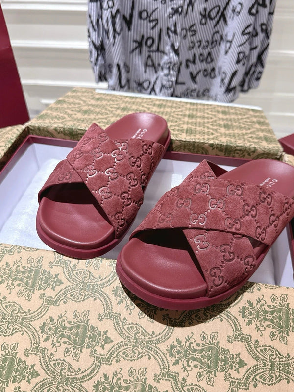 GG SLIDES IN RED SUEDE WITH EMBOSSED LOGO STYLE 9