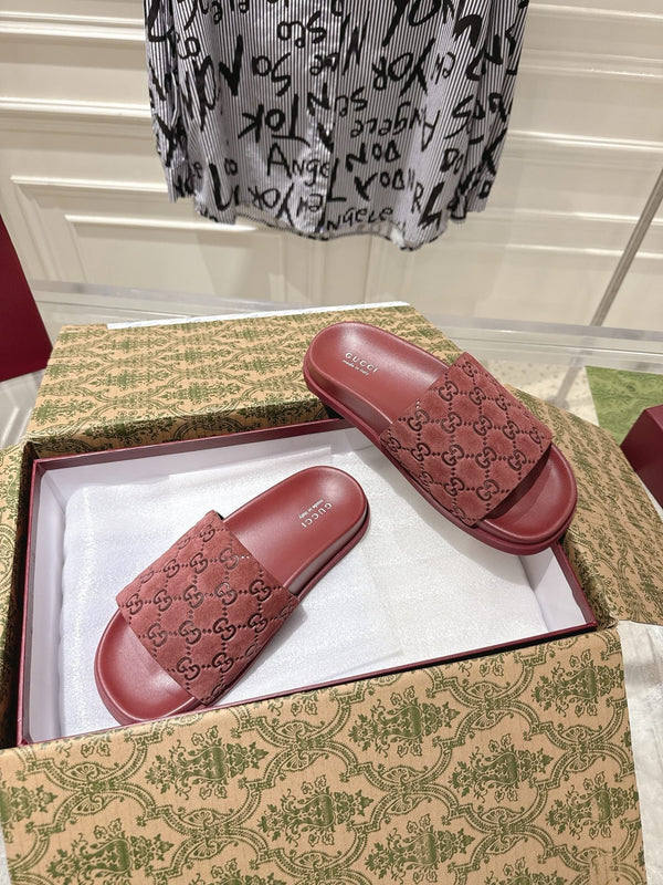 GG SLIDES IN RED SUEDE WITH EMBOSSED LOGO STYLE 3