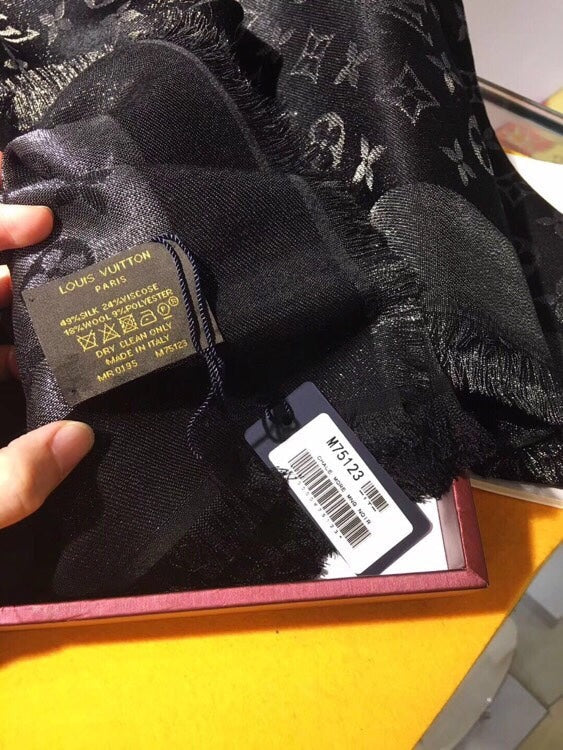 LV SCARF 140 CM IN WOOL MIX SILK 693003