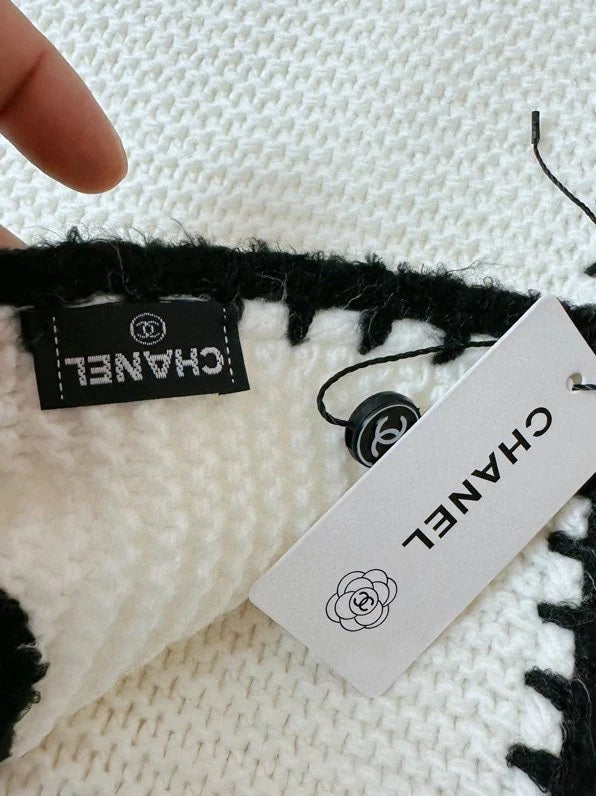 CHANEL 25S SCARF 200 IN CASHMERE 740364