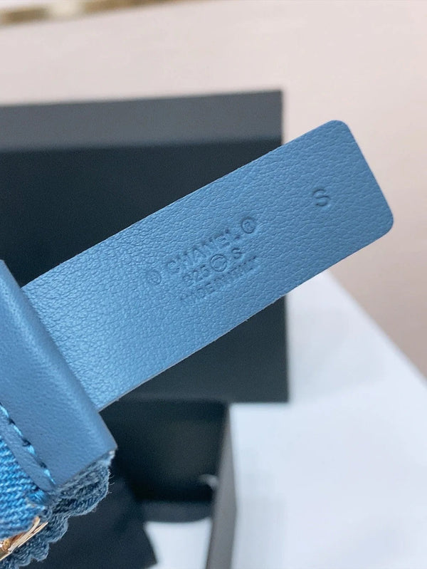 DOUBLE C ELASTIC BELT 30MM IN BLUE DENIM GOLD CRYSTAL BUCKLE