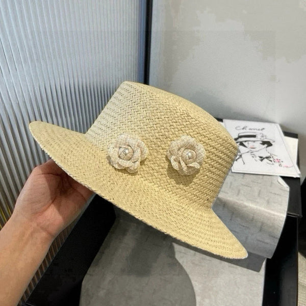 FLAT STRAW HAT IVORY FLOWER ATTACHMENT 673932