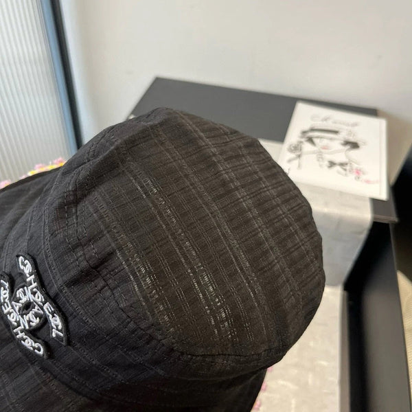 CAPPELLO ALLA PESCATORE NERO CON BORDO FLOREALE 673996