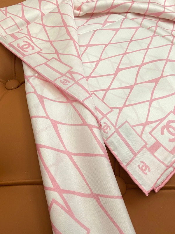 CHANEL 25S SCARF 90 IN SILK 703692