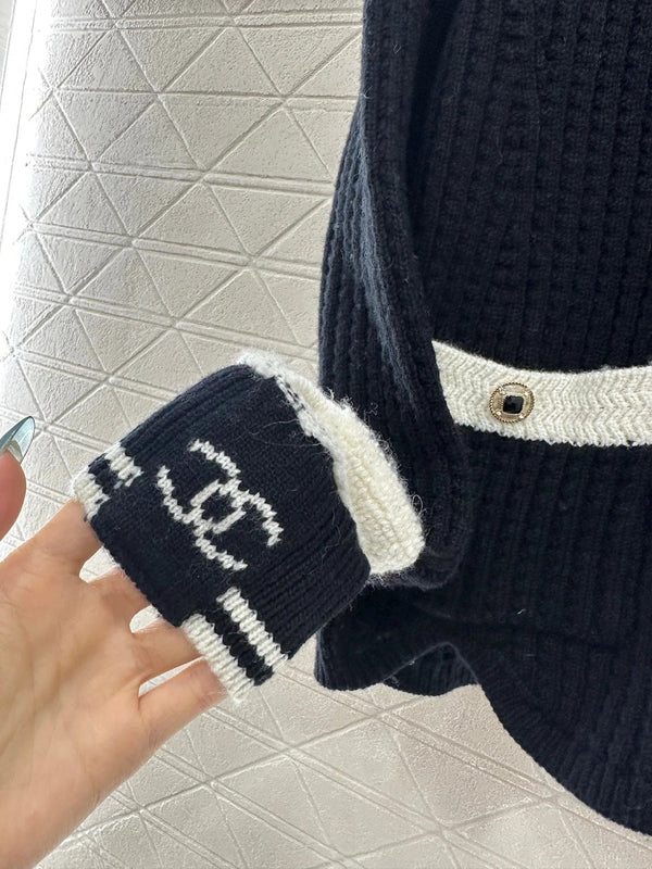 CHANEL Gilet en maille 25S 645