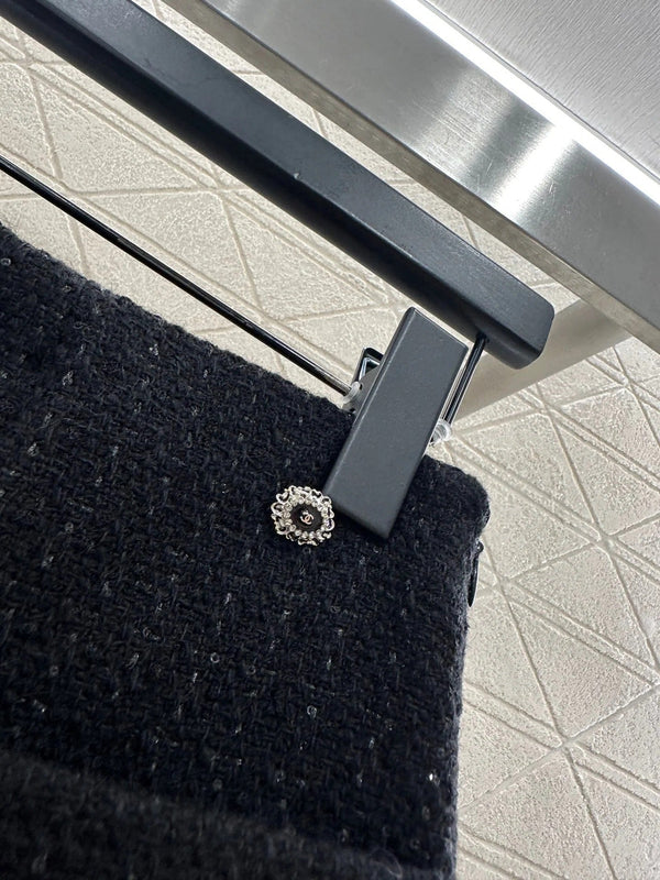 CHANEL 25S TWEED MINI SKIRT 303