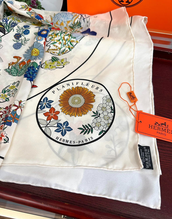 HERMES 25S SCARF 90 IN SILK 735732