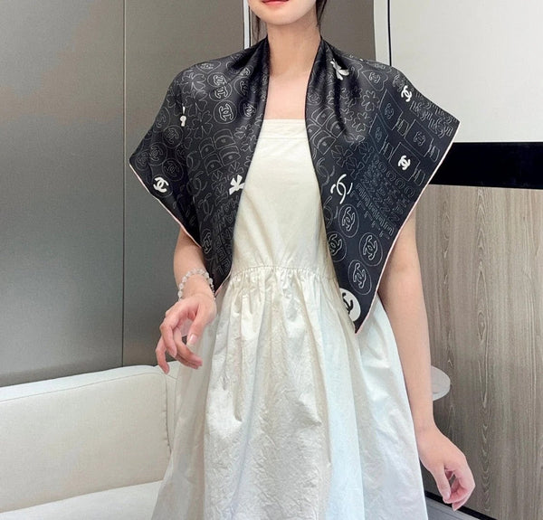 CHANEL 25S SCARF 90 IN SILK 724783