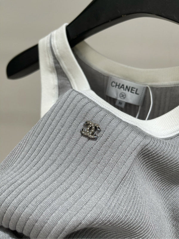 CHANEL SHORT-SLEEVE KNIT SWEATER 259270