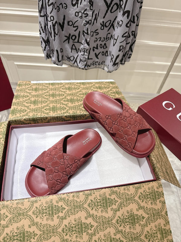 GG SLIDES IN RED SUEDE WITH EMBOSSED LOGO STYLE 9