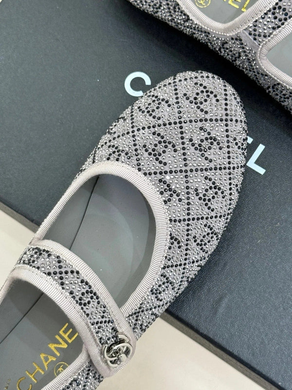 CC Flat Mary Jane 25ss in grigio decorato con strass