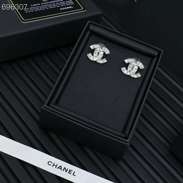 STUD EARRINGS IN SILVER METAL PEARLY WHITE AND CRYSTAL