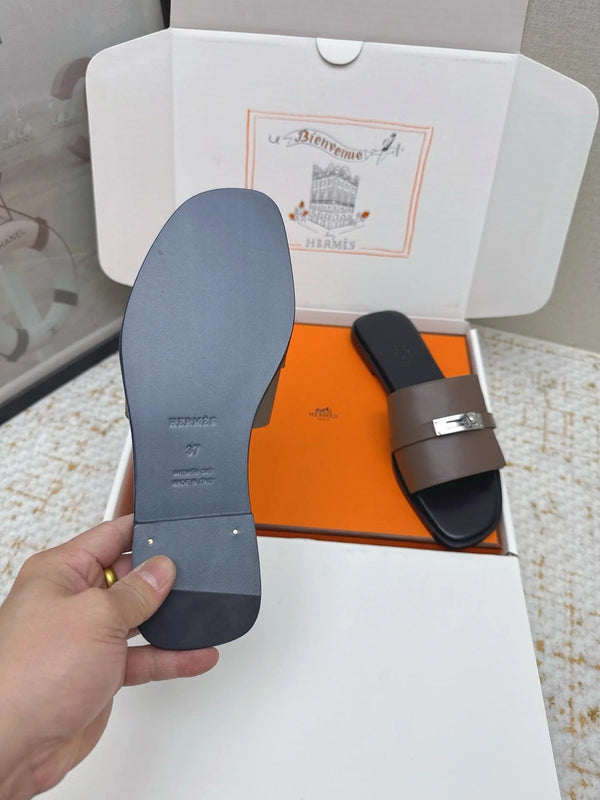 HM 26ss Oasis Sandals Brown Black Sheepskin Sliver Buckle 625165